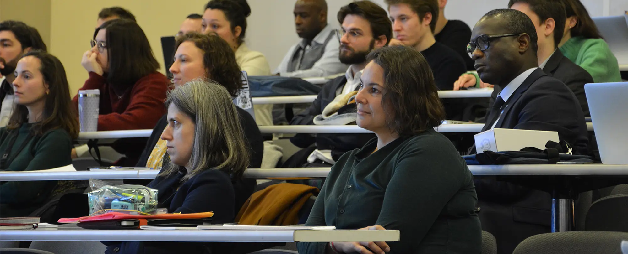 Étudiants travaillant en groupe